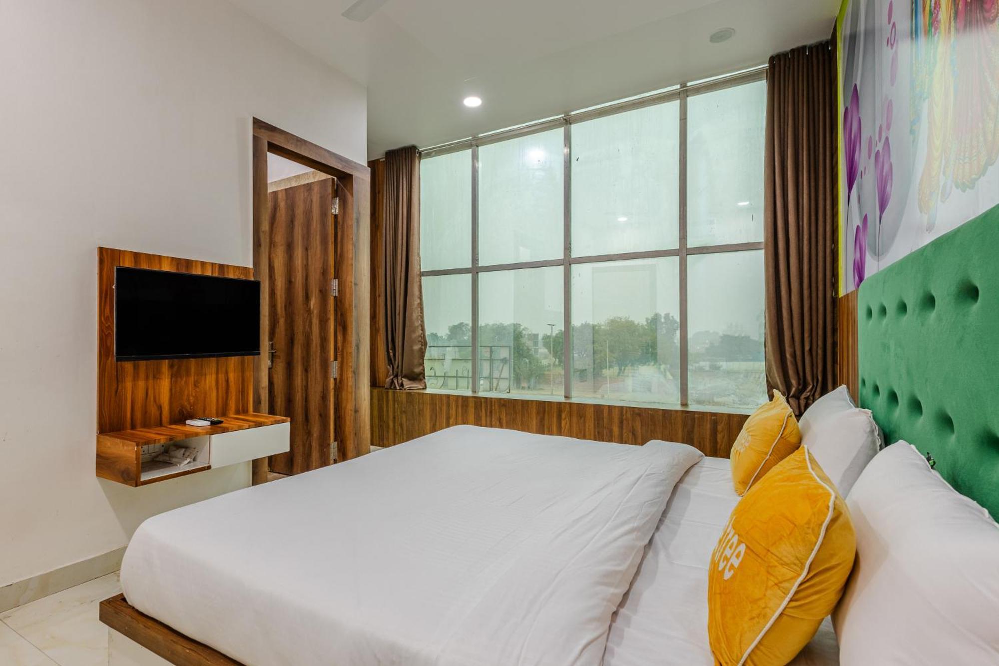 Lime Tree Hotel And Banquet Vrindavan Exterior photo