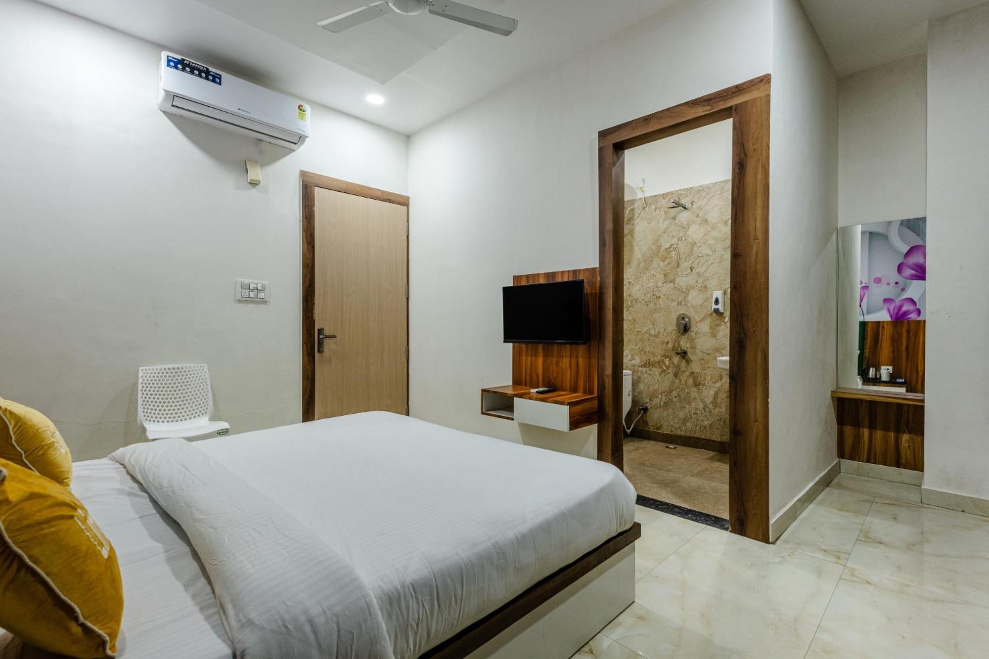 Lime Tree Hotel And Banquet Vrindavan Exterior photo