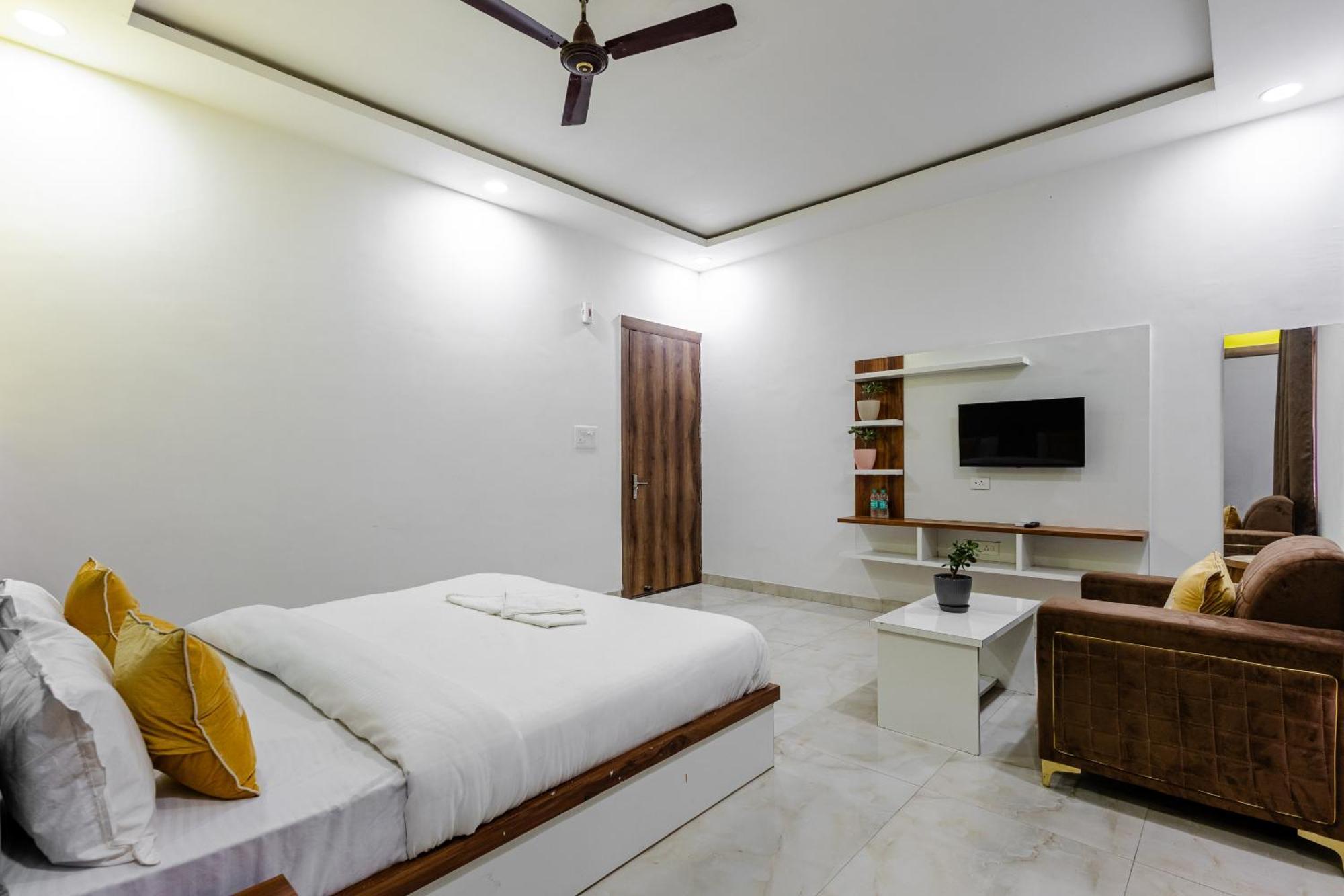 Lime Tree Hotel And Banquet Vrindavan Exterior photo